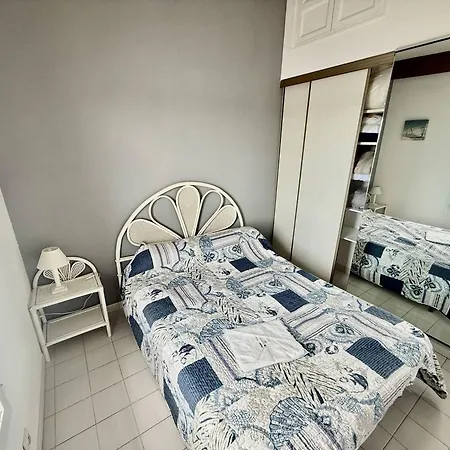 Proche Richelieu Avec Piscine, Clim Et Parking - Fr-1-723-14 *